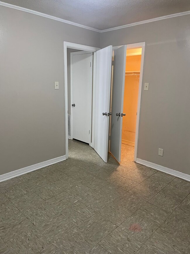 Building Photo - Cal East Apartments