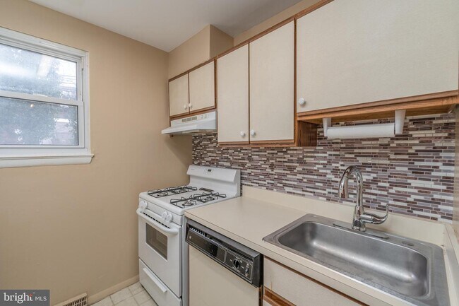 Building Photo - 4411 Falls Bridge Dr