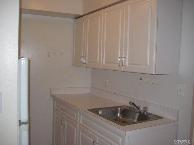 Building Photo - 140-40 31st Dr