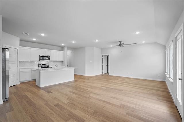 Building Photo - 350 Arcane St