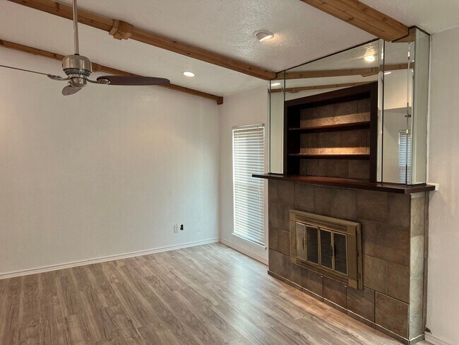 Foto del edificio - Peters Colony