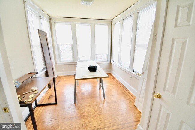 Foto del edificio - 3300 W Allegheny Ave
