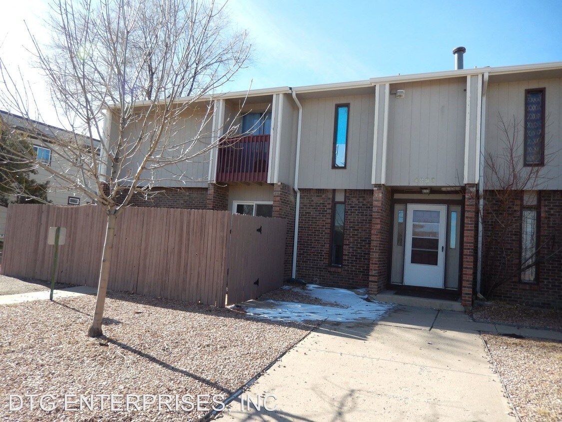 Primary Photo - 4290 Loomis Ave
