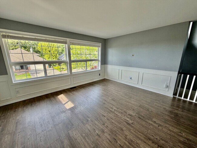 Foto del edificio - Stunning Elliott Pointe View Home in the Heart of Mukilteo