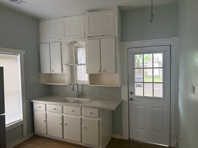 Building Photo - 138 Morrill Ave