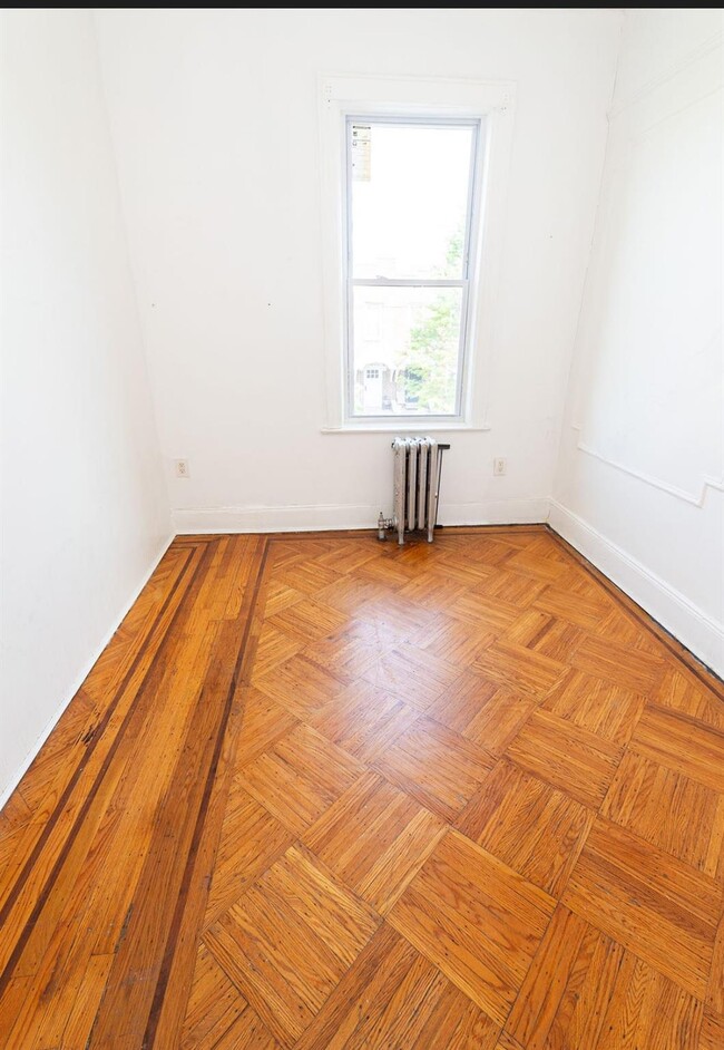 Foto del edificio - 50-50 41st St