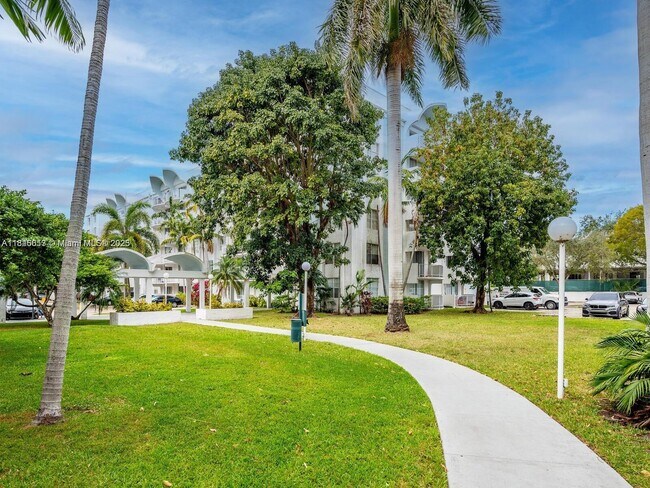 Foto del edificio - 496 NW 165th St
