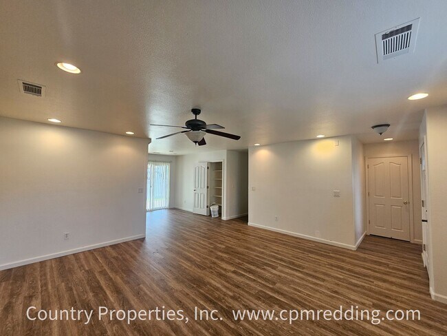 Building Photo - 3-Bedroom House with Landscaper and Flooring Coming Available in Anderson!