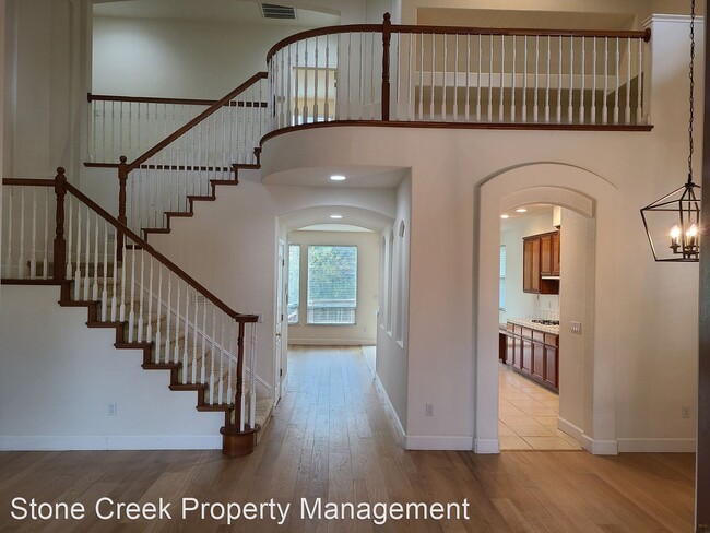 Building Photo - 4 br, 3 bath House - 6041 Lockridge Dr.