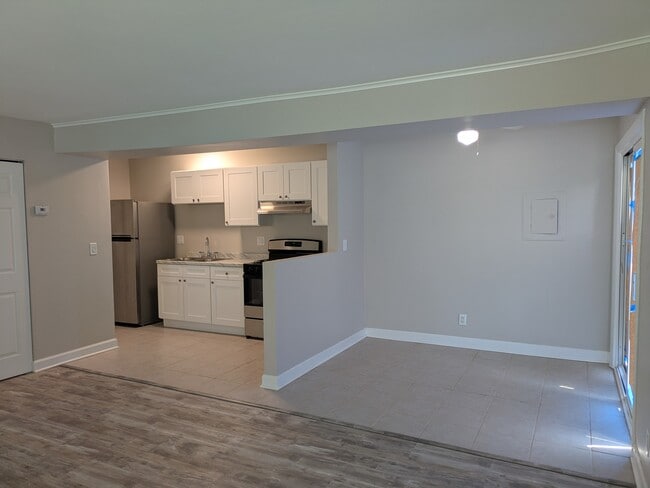 Building Photo - 16H Fernwood Dr