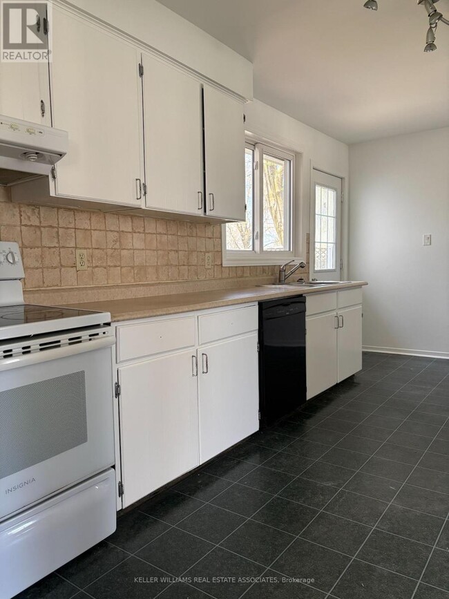 Building Photo - 312 Pineview Gardens