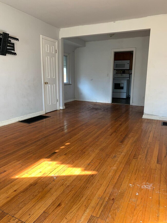 Building Photo - 7905 Cherrywood Ct