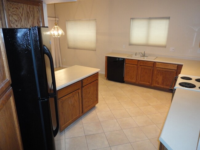 Building Photo - 233 W Verano Pl