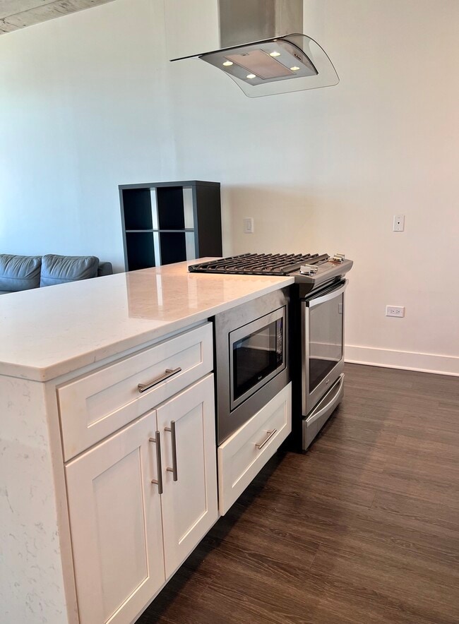 Building Photo - 50 E 16th St