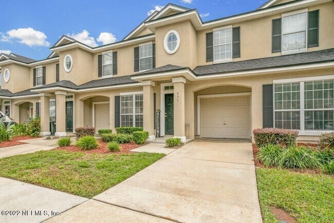 Building Photo - Spacious 3-Bed, 2.5-Bath, 1-Car Garage tow...