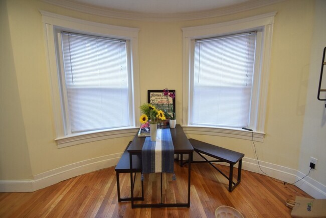 Foto del edificio - 191 Winthrop Rd