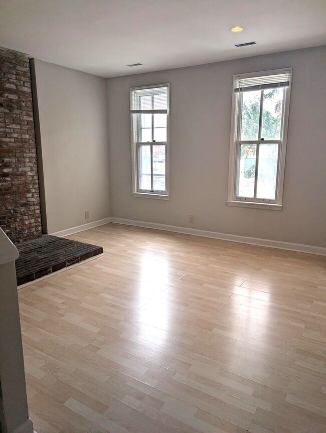 Building Photo - 2110 S 11th St