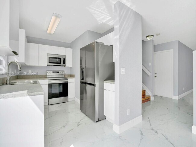 Foto del edificio - 8664 SW 22nd Ct