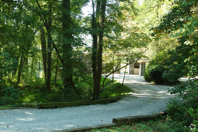 Building Photo - 216 Paxton Rd