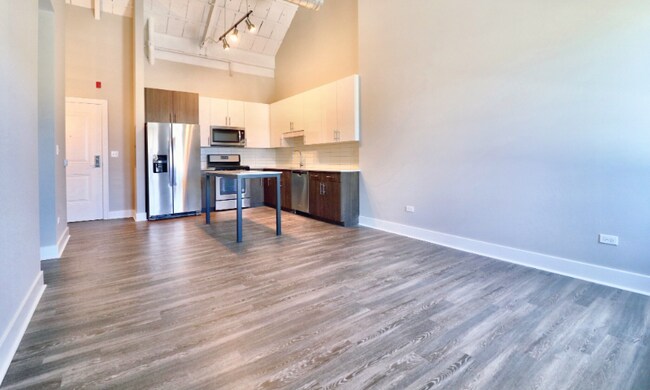 Building Photo - 4520 N Kenmore Ave