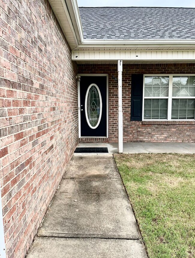 Building Photo - Great Location Near Fort Eisenhower