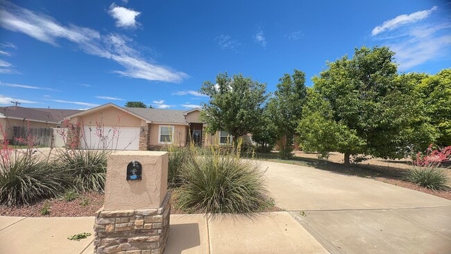 Building Photo - Beautiful 4 bedroom, 2 bath home for rent-...