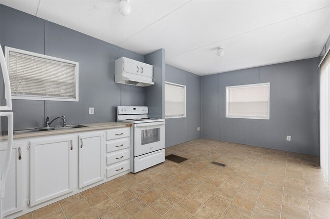 Building Photo - 5015 39th St E