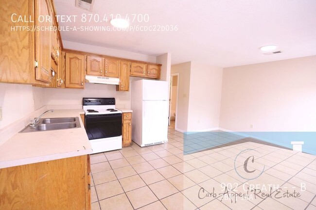 Building Photo - First month move in special $500!! Renovat...