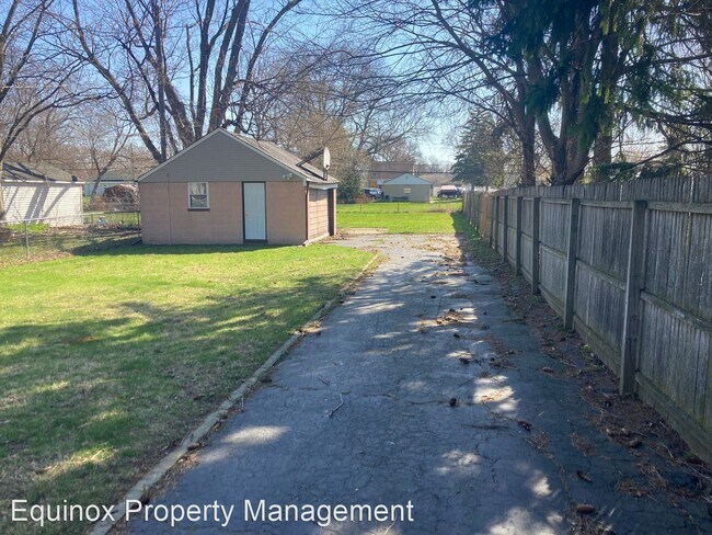 Foto del edificio - 3 br, 1 bath House - 22812 Oakwood Ave
