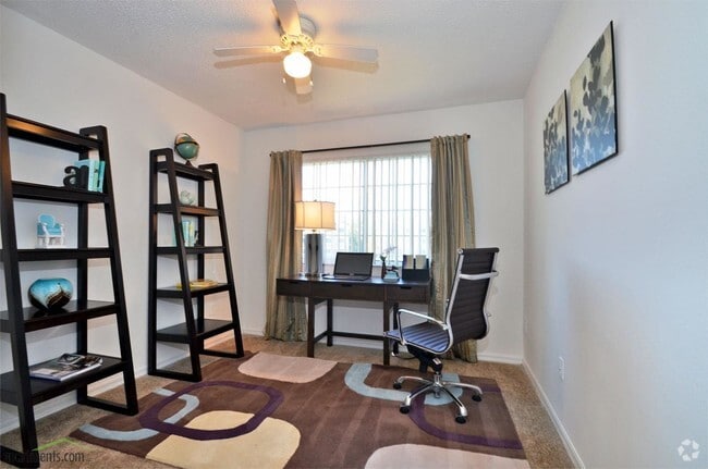 Bedroom - Carolina Club Apartments