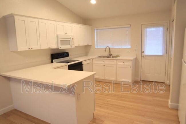 Building Photo - 860 N McQueen Rd