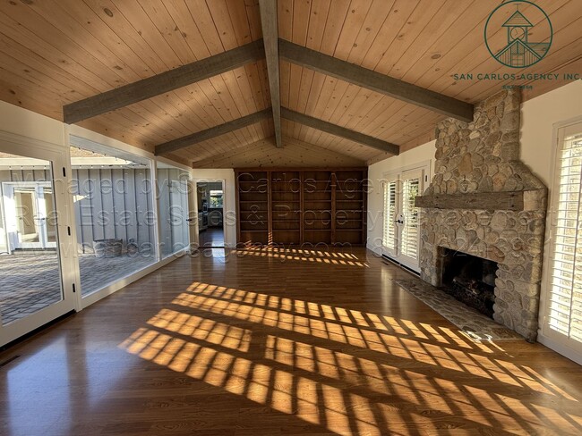 Foto del edificio - Spacious Single Level Ranch Style Home in ...