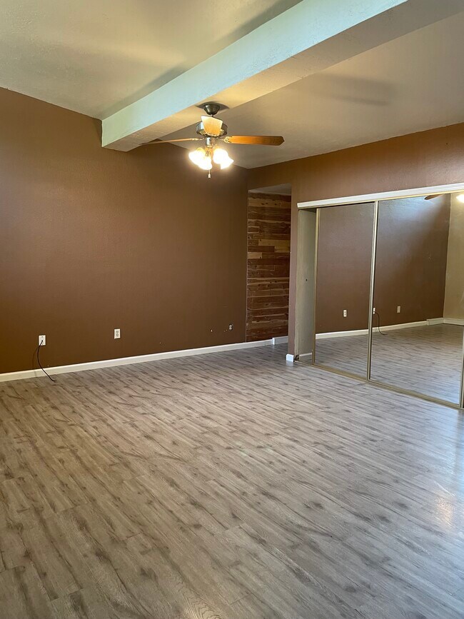 Foto del edificio - 1004 Bryant Ave