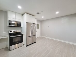 Building Photo - 1113 San Jacinto St