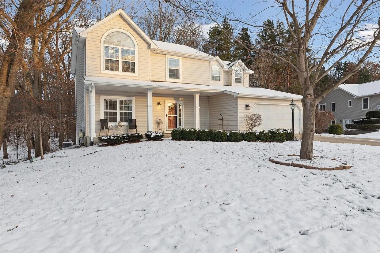 Primary Photo - Five Bedroom Home in Portage