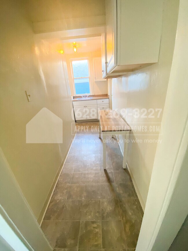 Foto del edificio - 2130 Woolsey St