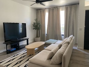 Building Photo - 2743 Hyde Park Dr