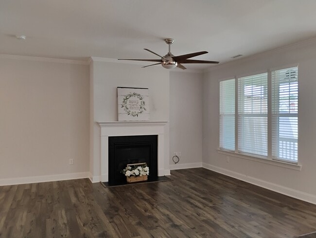 Building Photo - 446 Shale Creek Dr