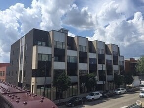 Building Photo - 2410 W Bloomingdale Ave