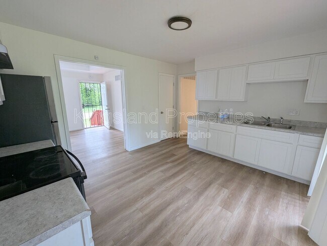 Foto del edificio - 11891 Bridgevale Ave