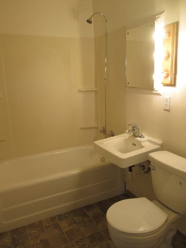 Building Photo - d219