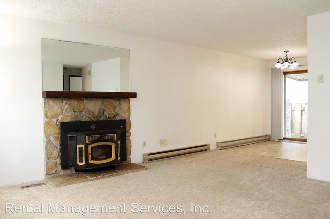 Building Photo - 5820-5820 SE 80th Ave