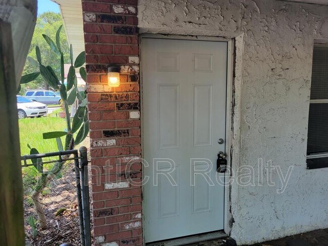 Foto del edificio - 3135 Pine Tree Ave