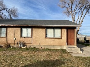 Building Photo - 377 N Wood Cir