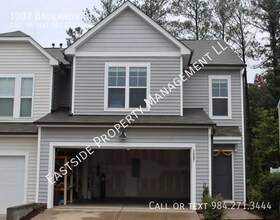 Building Photo - 1007 Badlands St