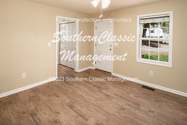 LIVING ROOM - 431 S Elbert St