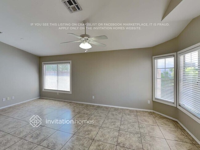 Foto del edificio - 12747 W Sharon Dr