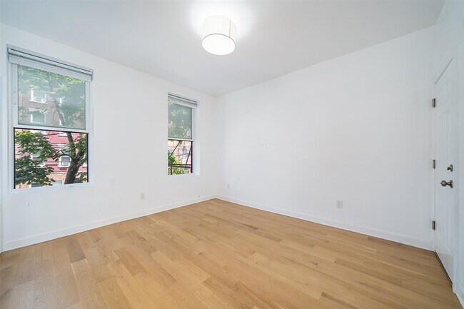 Foto del edificio - 230 Willow Ave