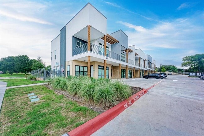 Building Photo - 4901 Springdale Rd