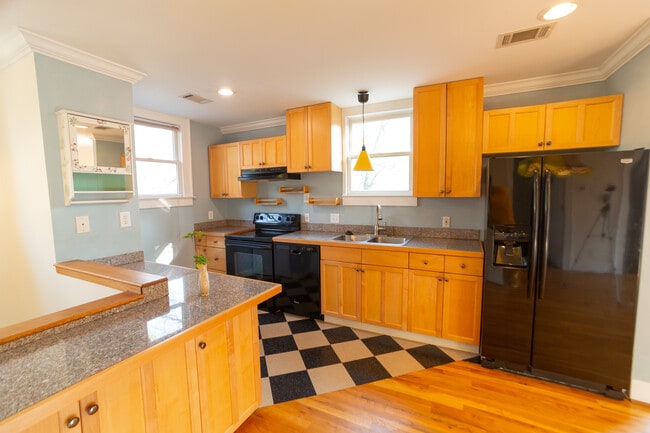 Foto del edificio - 333 Mathews Ave NE